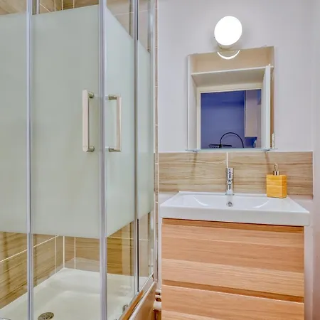 Elora Apartment *